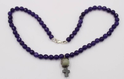 Auktion 365<br>Halskette, wohl Amethyst mit kl Hämatitkreuz, ca. L-40cm [1]