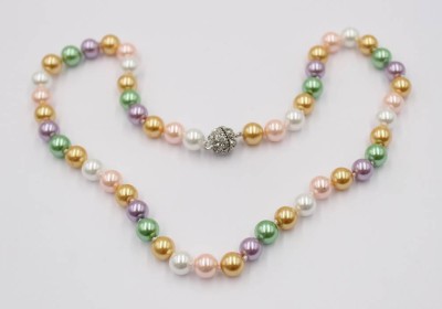 Auktion 365<br>Muschelkern-Perlenkette, Magnetschließe, ca. L-46,5cm [1]