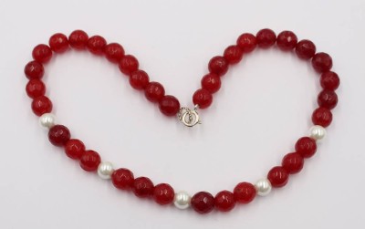 Auktion 365<br>Halskette, rote Steine und Muschelkern-Perlen, ca. L-38cm [1]