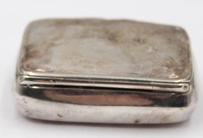 Auktion 365<br>Silber-925- Pillendose mit Hammerschlagdekor, H-1,1 cm, 3x4 cm, ca. 16,5 gr. [1]