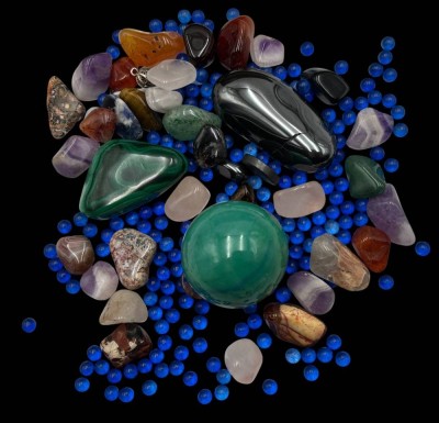 Auktion 365<br>Tüte diverser Halbedelsteinen etc., ca. 250 gr [1]