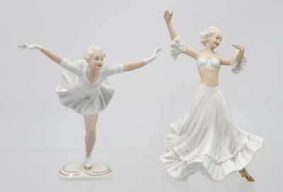 Auktion 365<br>2x div. Figuren, Schaubach Kunst, Tänzerin uns Schlittschuhläuferin (Finger beschädigt), ca. H-19,5cm [1]