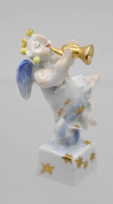 Auktion 365<br>Musizierender Engel mit Trompete Meissen ,1.Wahl, Entw. Peter Strang, minimaler Chip am Fuss (kaum sichtbar), H-8cm [1]