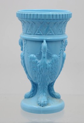 Auktion 365<br>Vase, wohl um 1920, blaues opalines Glas, ca. H-17,3cm [1]