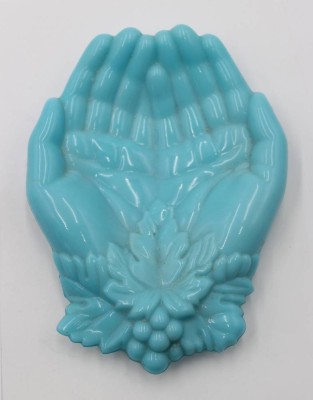 Auktion 365<br>Schale in Form zweie Hände, wohl um 1900, blaues opalines Glas, ca. H-3,5cm 19 x 15cm [1]