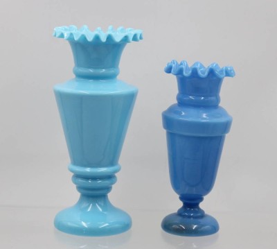 Auktion 365<br>2x Vasen, älter, blaues opalines Glas, wohl Italien, ca. H-21cm u. 18cm [1]