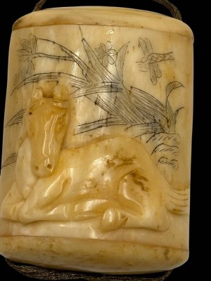 Auktion 365<br>Imro-Netsuke Box, Knochenschnitzerei, H-5,5 x4 cm [1]