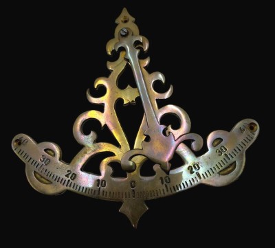 Auktion 365<br>maritime Dekoration, Krängungsmesser, Messing, 19x20 cm [1]
