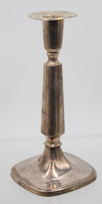Auktion 365<br>Silber-Kerzenständer, -830-, wohl Skandinavien, gefüllter Stand, H-17 cm, 202 gr. [1]