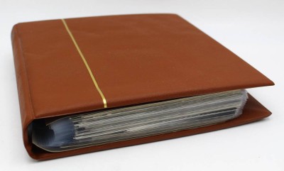 Auktion 365<br>braunes Album mit Postkarten, über 200 Stück, hpts. Ansichten, wohl alle ungelaufen, s/w [1]