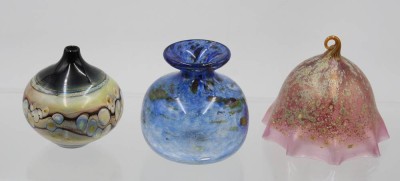 Auktion 365<br>3x div. Studio-Glas, 1x signiert wohl Eberhard Zell, ca. H-9,8cm [1]