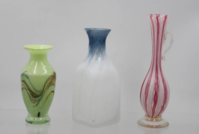 Auktion 365<br>3x div. Kunstglasvasen, neuzeitl., ca. H-20,5 bis 14,2cm [1]