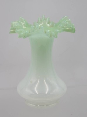 Auktion 365<br>Vase, Milchglas, älter, ca. H-19,8cm [1]