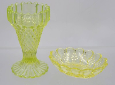 Auktion 365<br>kl. Vase und Schale, Uranglas, älter, Vase H-13cm [1]