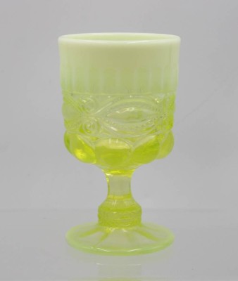 Auktion 365<br>Fussbecher, älter, Uranglas, ca. H-15,5cm [1]