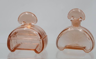 Auktion 365<br>gr. Falcon und passende Dose, rosafarben, Art-Déco, Dose mit Chip, ca. H-13cm [1]