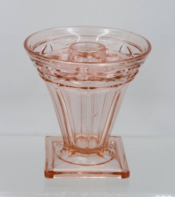 Auktion 365<br>gr. Steckvase, älter, rosafarben, Einsatz mit kl. Chips, ca. H-18,5cm D-18cm [1]