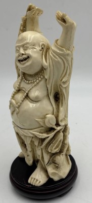 Auktion 365<br>Figur eines Hotei, H-21 cm, Resin, Handarbeit [1]