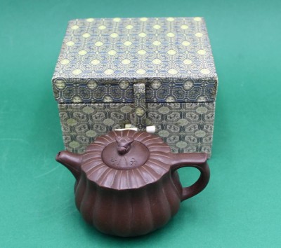 Auktion 365<br>Chinese Yixing Zisha Clay Handmade Exquisite Teekanne H-6cm (in Box) [1]