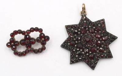 Auktion 365<br>alter Granatstern, D-3 cm,  und kleine Brosche, Granat, B-2 cm [1]