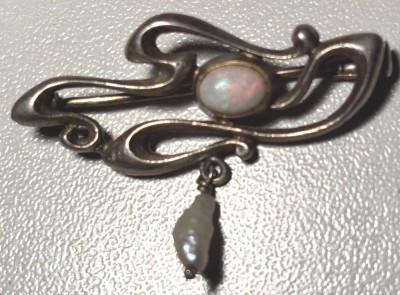 Auktion 365<br>Jugendstil-Silbernadel mit Opal, B-3,5 cm, 3,8 gr [1]
