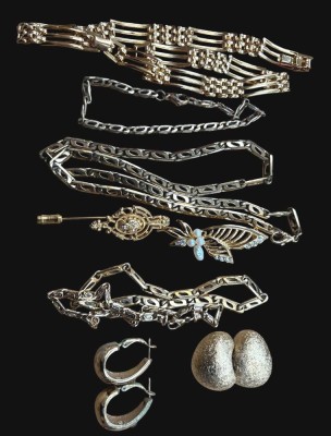 Auktion 365<br>10 Teile Double-Schmuck, Ketten Broschen, Paar Ohrclipse und Paar Ohrstecker mit Bernsteinen, ca. 130 gr [1]