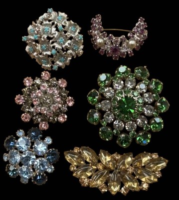 Auktion 365<br>6xdiv. Straß-Broschen etc., max. ca. D-5 cm [1]