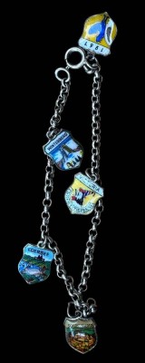 Auktion 365<br>Bettelarmband, Silber, mit 5 emaillierten Wappen, Silber-800- L-20 cm, 8,7 gr [1]
