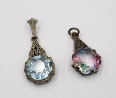 Auktion 365<br>2x div. ältere Silber-Anhänger, hellblauer  Stein und 1x Rheinkiesel, zus. ca. 8,1gr., ca. L-2,5cm [1]