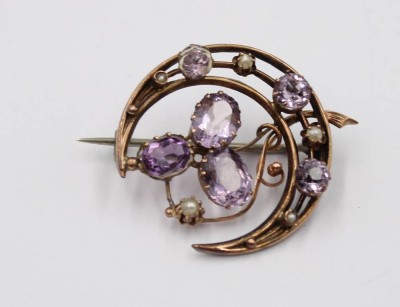 Auktion 365<br>Brosche, 19. Jhd. wohl Gold um 14ct, Amethyste und Saatperlchen, 2,8gr., D-2,5cm [1]