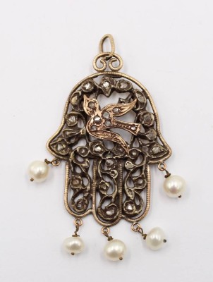 Auktion 365<br>Hamsa-Amulett aus Gold (gepr.), Diamanten und Perlen, um 1920, 19,2gr., ca. L-7cm [1]