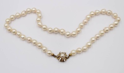 Auktion 365<br>Perlenkette mit 585er GG-Schließe diese mit Brillanten, ca. L-45cm [1]