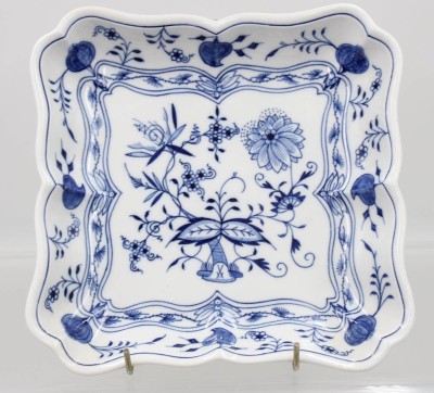 Auktion 365<br>Schale, Meissen, Zwiebelmuster, 3 Schleifstriche, ca. H-3,4cm B-21cm [1]