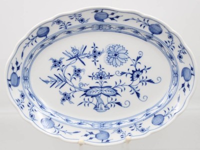 Auktion 365<br>kl. ovale Platte, Meissen, Zwiebelmuster, 1. Wahl, ca. 30,3 x 22cm [1]