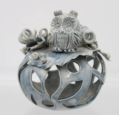 Auktion 365<br>Teelichthalter, signiert Bilke, 1x an Blatt bestossen, ca. H-14cm [1]