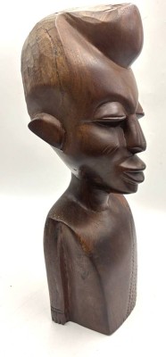 Auktion 365<br>gr. Büste eines Afrikaners aus einem Holzblock, H-48 cm, 6.8 kg [1]