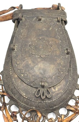 Auktion 365<br>antike Bronze-Tragetasche aus Adawama/Nigeria/Benin?, 19x13 cm [1]