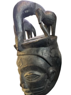 Auktion 365<br>massive afrikan. Helmmaske der Bamileke, Altriss und Abplatzer, H-ca. 43 cm, B-22 cm [1]