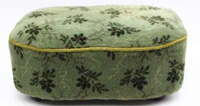 Auktion 365<br>kl. alter Fusshocker, H-13 cm, 31x20 cm [1]