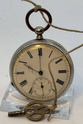 Auktion 366<br>mechan. HTU   in Silbergehäuse-800-, Schlüsselwerk läuft, 1 Schlüssel anbei, Zifferblatt mit Kratzer etc., D-4,5 cm [1]