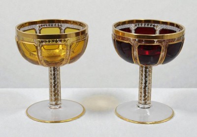 Auktion 366<br>Paar Sektschalen, Serie Venezia, Glasmanufaktur Franz Heide, Böhmisch-Kamnitz, 1920er Jahre, Scheibenfuß mit Goldrand, je ca. H-12,5cm [1]