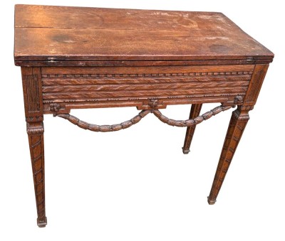 Auktion 366<br>Spieltisch, 18.Jhd,, an beiden Enden Schubladen, Platte aufklappbar, Gebrauchsspuren, H- 77 cm, L-84cm, B-43 cm [1]