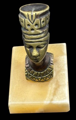 Auktion 366<br>Bronze Nofretete Kopf auf Steinsockel, H-11 cm [1]
