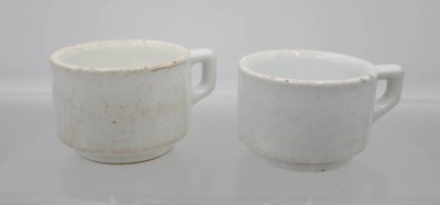 Auktion 366<br>Paar Tassen, Kantinengeschirr der Luftwaffe, 3. Reich, Altersspuren [1]