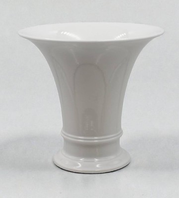 Auktion 366<br>gr. Kratervase, KPM Berlin, Weißporzellan, ca. H-18,5cm [1]