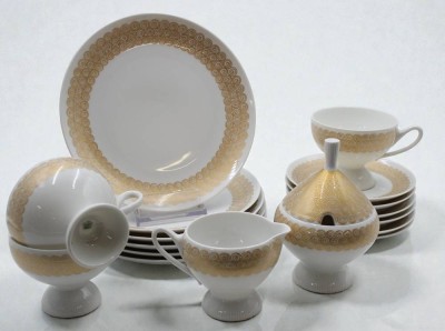 Auktion 366<br>17 Serviceteile, Krautheim, Golddekor, 70erJahre, Milch und Zucker, 3 Tassen, je 6x U.T und Kuchenteller [1]