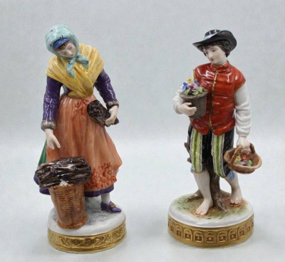 Auktion 366<br>Gärtnerpaar, Aeltesten Volkstedt, Dame leider mehrfach bestossen, je bemalt, ca. H-19,5cm [1]
