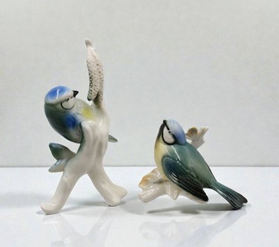 Auktion 366<br>2x div. Vogelfiguren, Unterglasurfarben, ungemarkt, ca. 14,2cm [1]