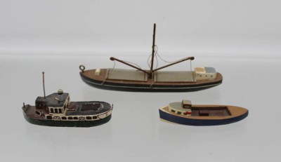 Auktion 366<br>3x kl. Holzmodelle, 2x gemarkt 