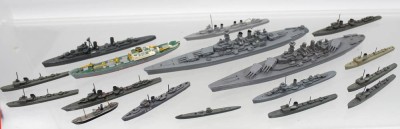 Auktion 366<br>17x div. Schiffmodelle, Wiking, Kunststoff, überwiegend Militärisch, ca. 18,3 bis 4,3cm [1]